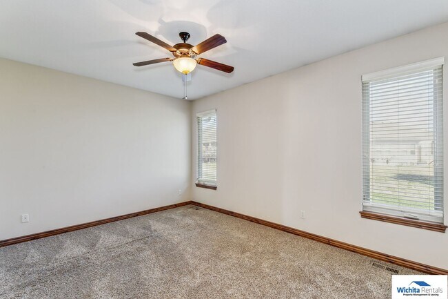 Building Photo - 11716-11718 Crestwood