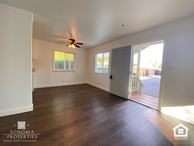 Building Photo - PRICE REDUCTION! 2BD/1BA Duplex In Downtown Sonoma!