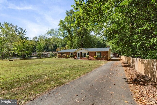 Building Photo - 124 Winding Creek Rd