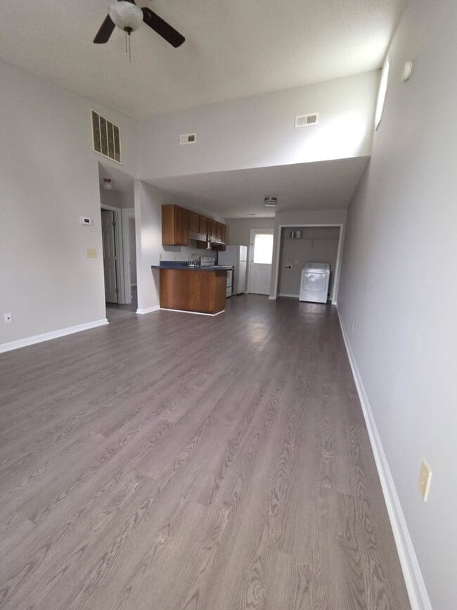 Building Photo - 309 E Spruce St