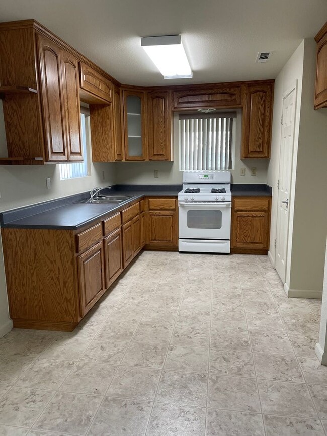 Building Photo - 3 BED 2 BATH W/ATTACHED MOTHER-IN-LAW SUITE *SOLAR PANELS ON ROOF = LOW ELECTRIC BILL*