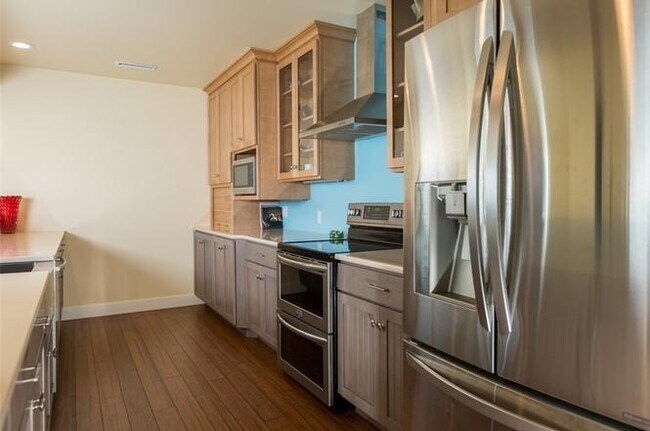 Building Photo - Amazing Dash Point Beach Front Home!