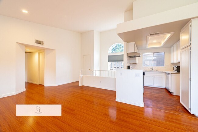 Building Photo - Bright Townhome in Sunset Community with Garage | Chino Valley USD