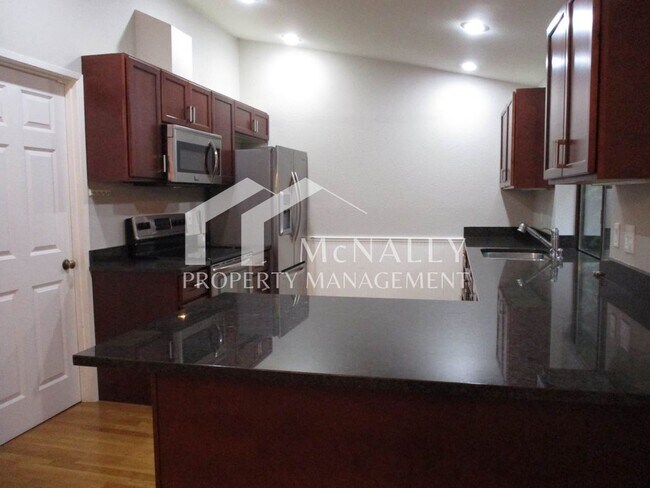 Building Photo - Spacious 3 Bedroom, 2.75 Bathroom Condo in Gig Harbor