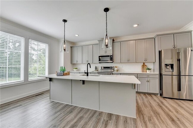 Building Photo - 6892 Roswell Rd NE