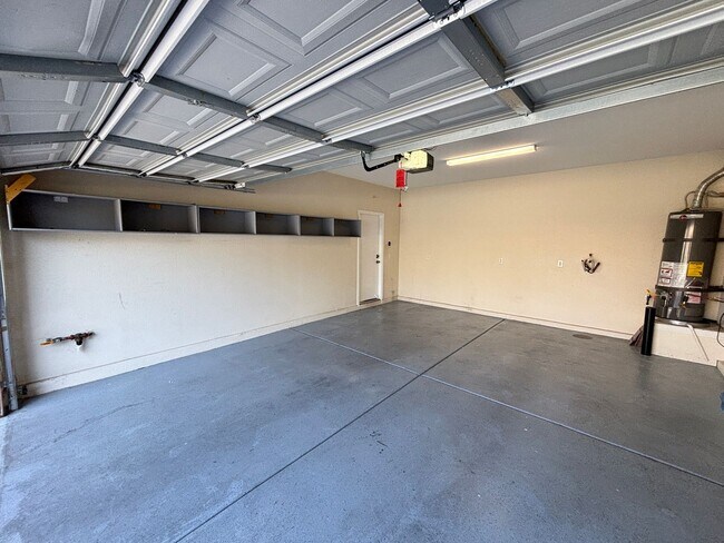 Building Photo - Beautiful 4Bed/3Bath/2Car home located between Summerlin/Providence area