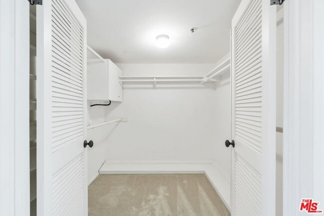 Building Photo - 410 S Barrington Ave