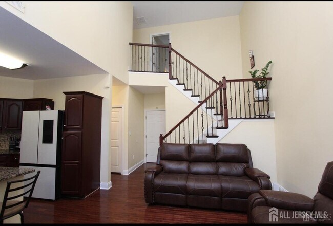 Building Photo - 96 Marion Dr