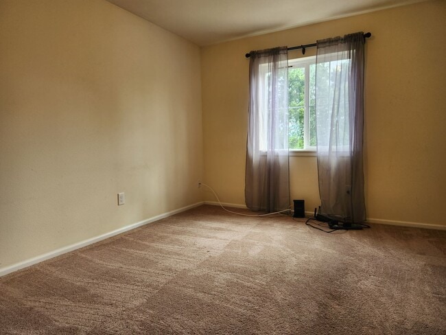 Building Photo - Desirable Home Located In Silverdale