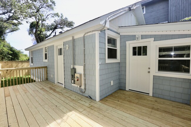 Building Photo - Cozy Cottage By The Beach! Ready 01-08-25!...