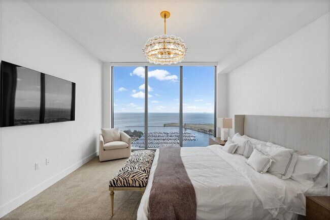 Building Photo - 301 1st St S