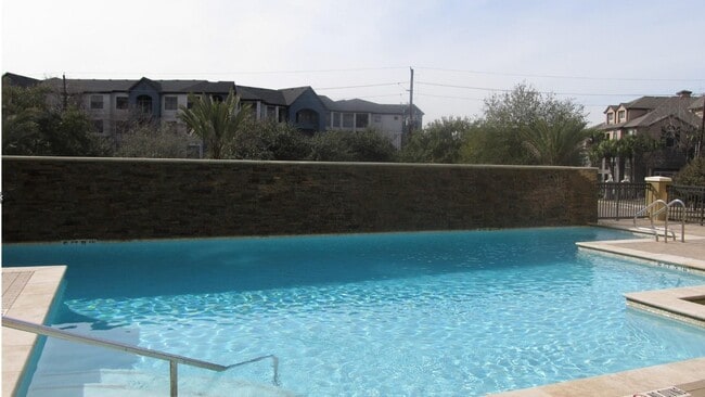 Building Photo - 7575 Kirby Dr