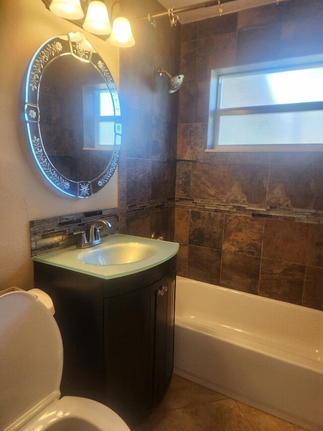 Building Photo - 1261 NE 2nd St