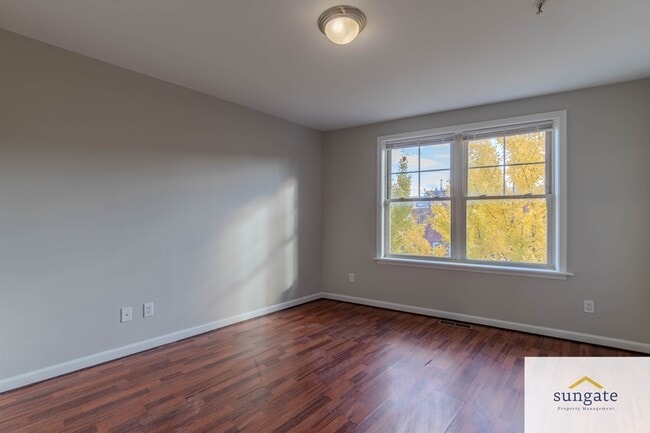 Building Photo - 2410 E Fayette St