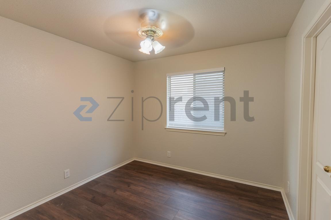 Building Photo - Unit