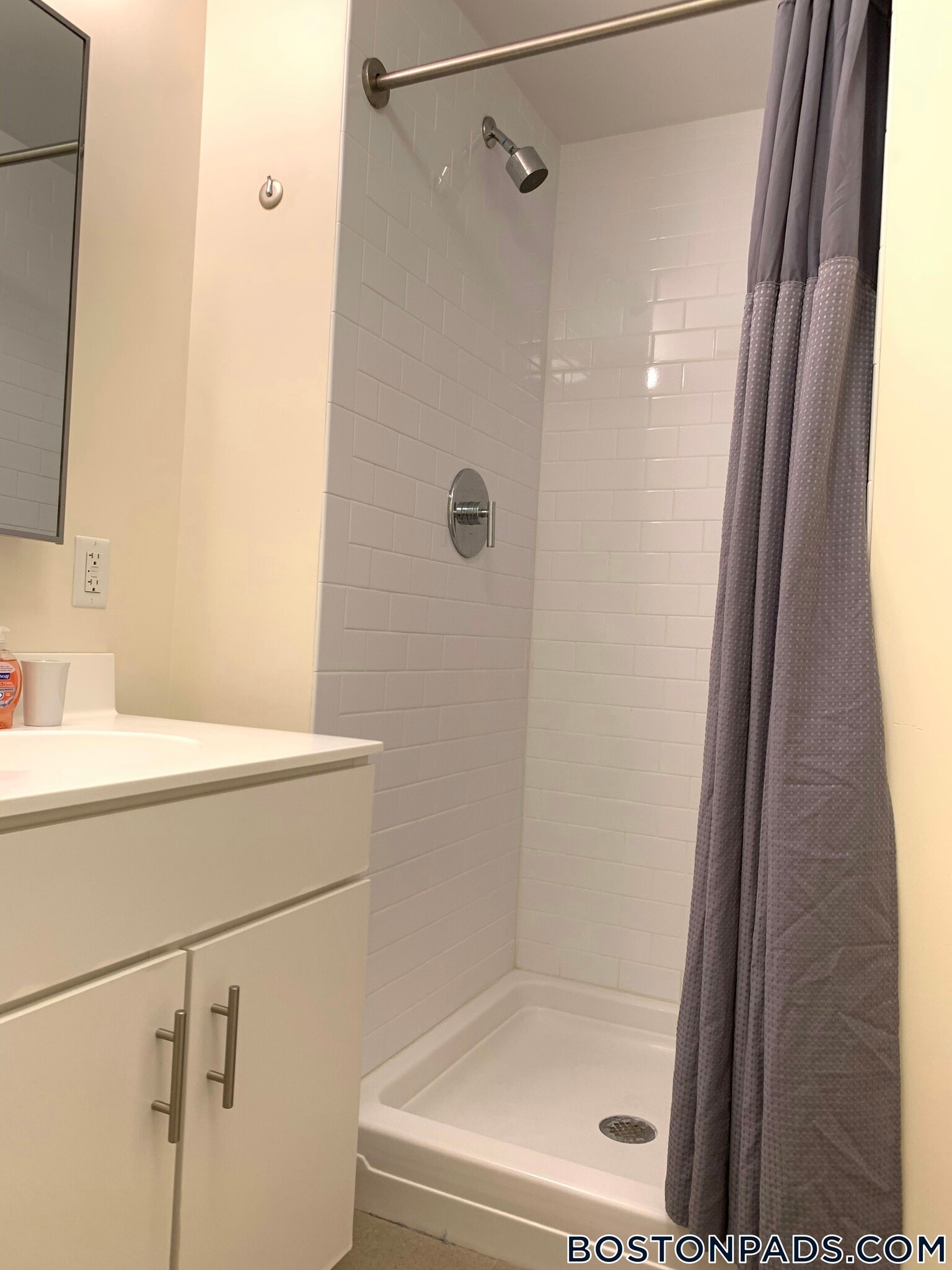 Building Photo - 8 Winter Pl