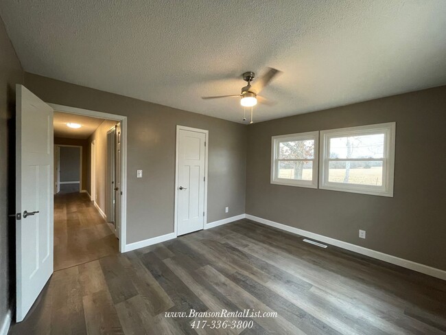 Building Photo - Newly Remodeled 3BR/2BA