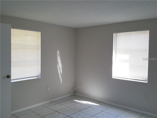 Building Photo - 262 Manor Rd
