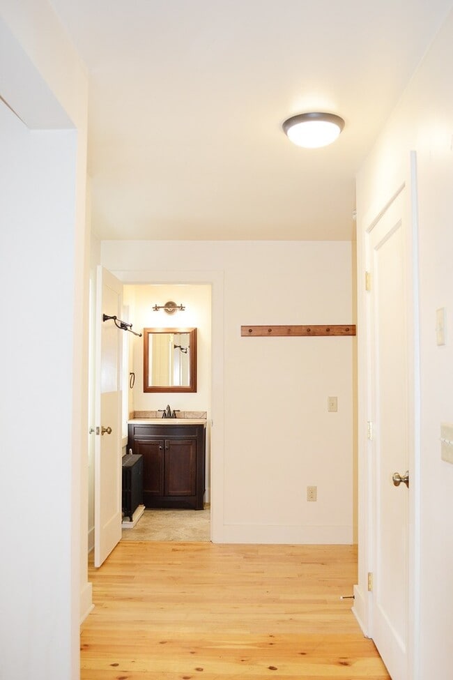 Building Photo - 1048 North Ave