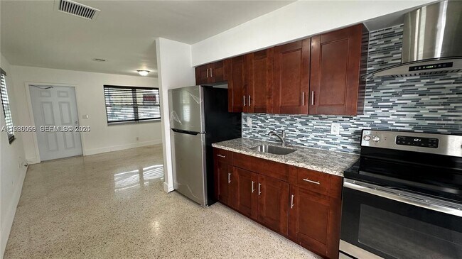 Building Photo - 514 NE 4th Ave