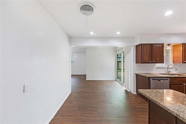 Building Photo - 2717 Wesleyan Dr