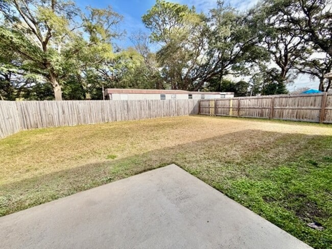 Building Photo - 131 Fetting Ave