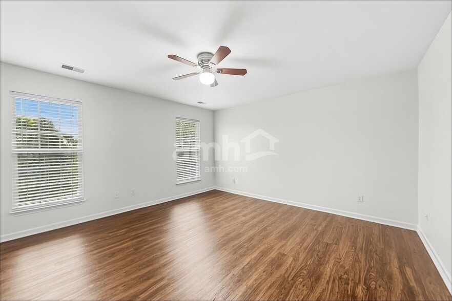 Building Photo - 25 Bellows Falls Dr