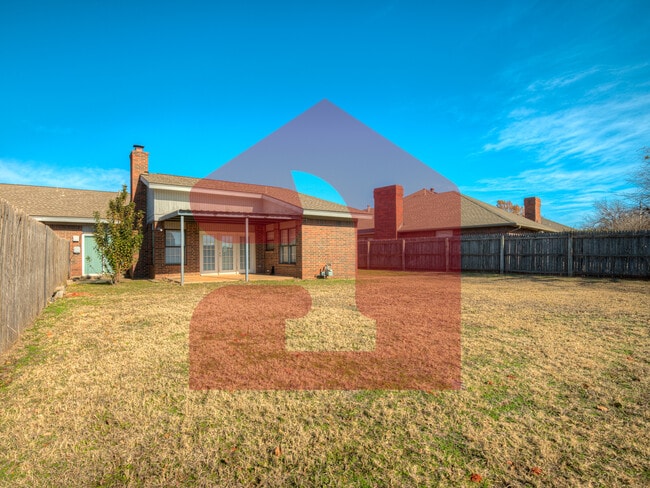 Building Photo - 2708 Silvertree Dr