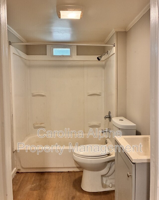 Building Photo - 936 Bond Ave