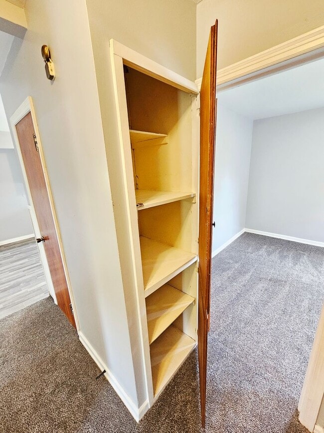 Building Photo - Renovated 2BR/1BA Home