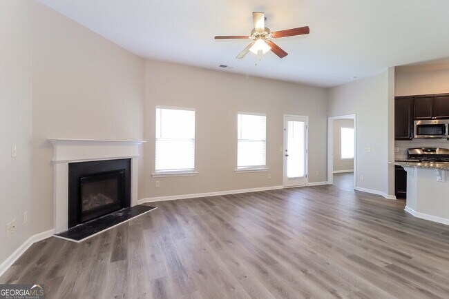 Building Photo - 42 Mercer Ln
