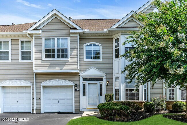 Primary Photo - 169 Shinnecock Dr