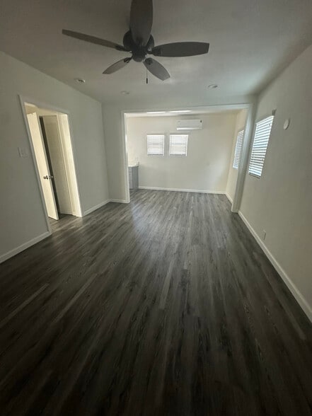 Building Photo - 241 W 89th St