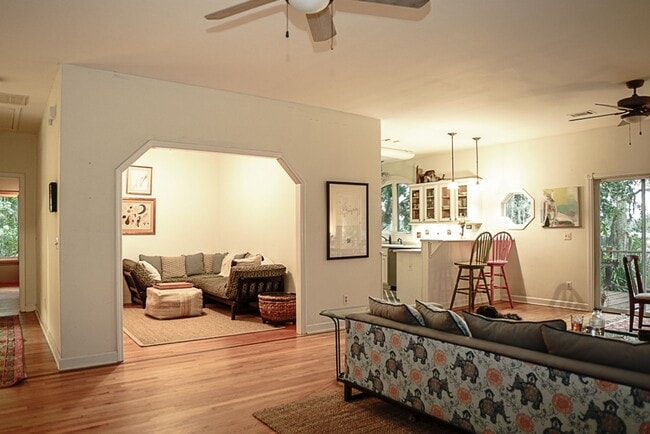 Building Photo - Amazing sunsets at this waterfront home