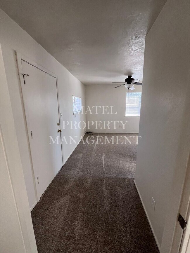Building Photo - 548 Esgar Ave