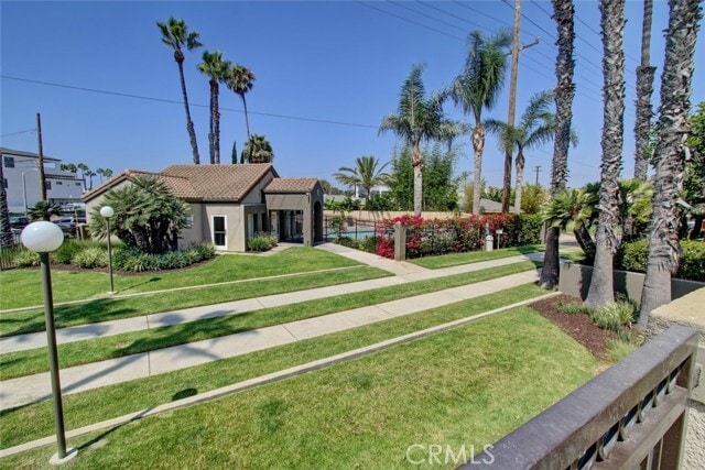 Building Photo - 310 Lake St