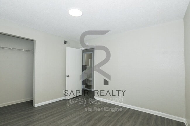 Building Photo - 2065 Alison Ct SW