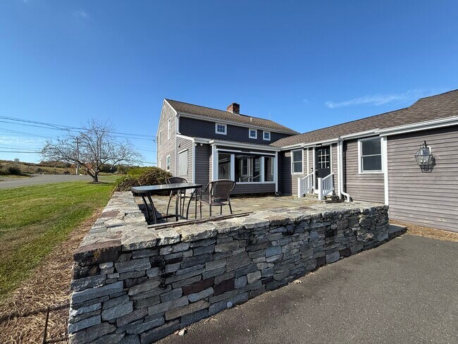 Building Photo - 295 Matson Hill Rd