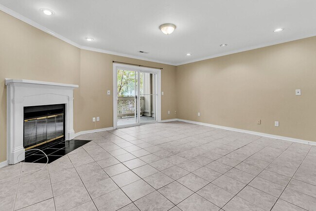 Building Photo - Pond View 3 Bedroom, 2 Bath Home in Ashley...