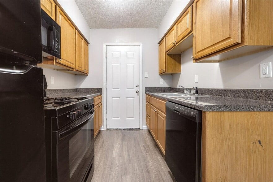 Building Photo - Macon Crossing Apartments