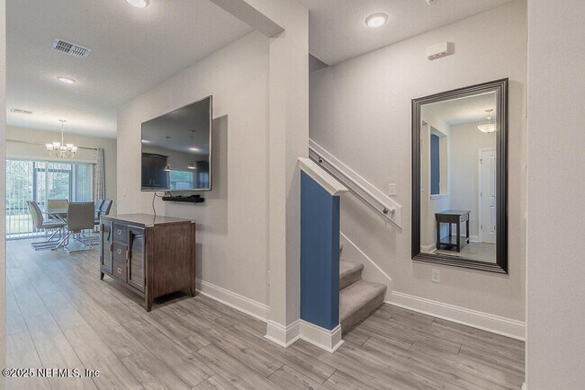 Building Photo - 14056 Sterely Ct S