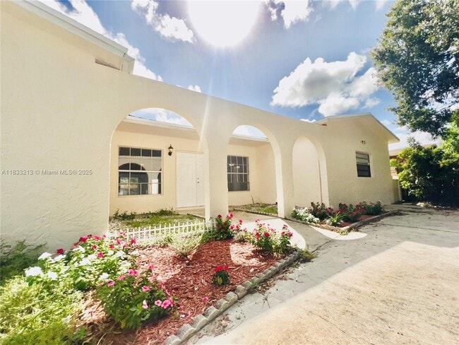Building Photo - 4971 SW 7th Ct