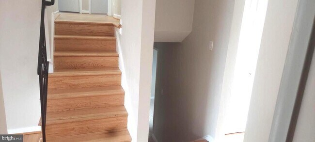 Building Photo - 9820 Inglemere Dr