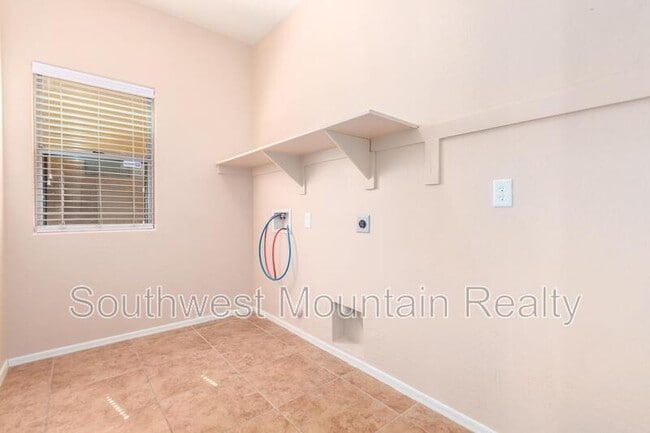 Building Photo - 41261 W Laramie Rd