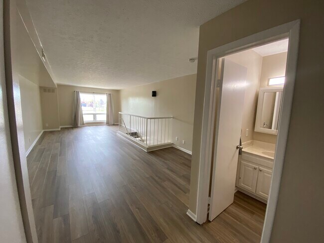 Building Photo - 869 W Huron Rd