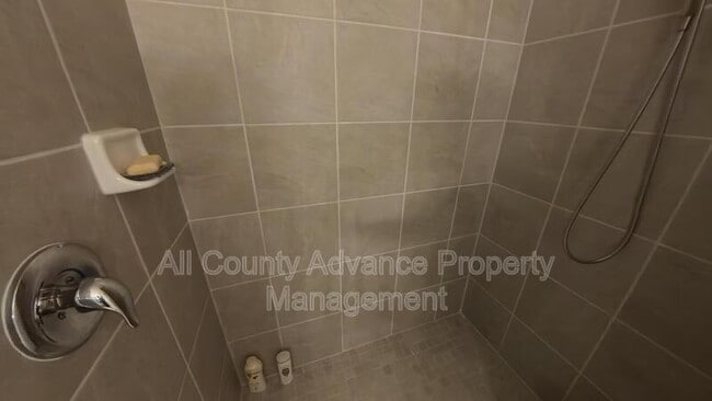 Building Photo - 2268 Spring Lake Ct