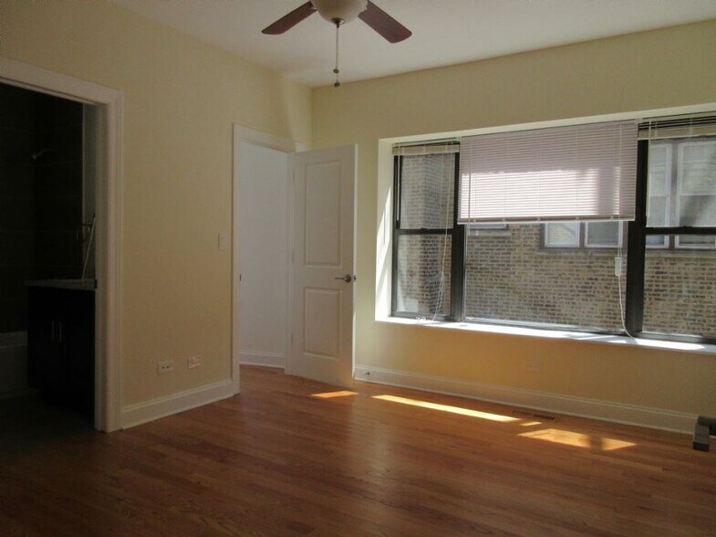Building Photo - 1348 W Howard St