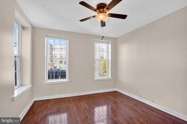 Building Photo - 112 E Allen St