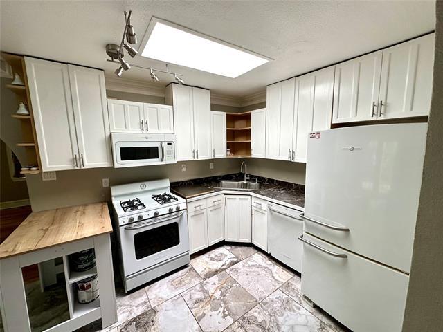 Building Photo - 8619 Groveland Dr