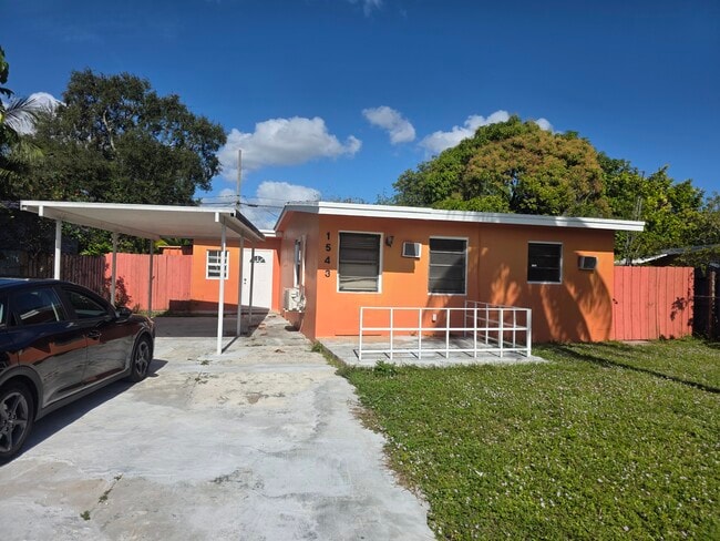 Building Photo - 1543 NW 10th Pl